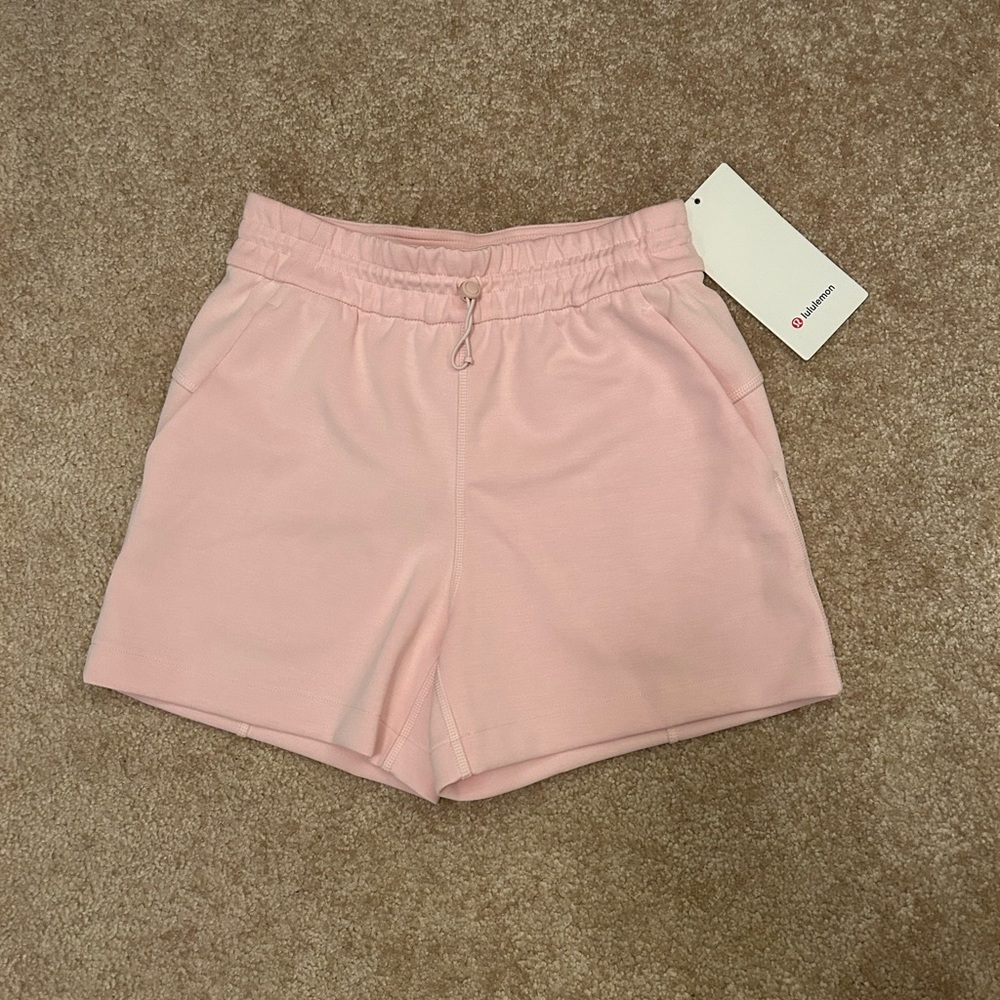 NWT Lululemon Softstreme High Rise Short 4” - Flush Pink - Size 2